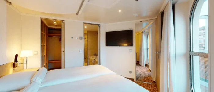 Junior Suite Bedroom AIDAcosma & AIDAnova