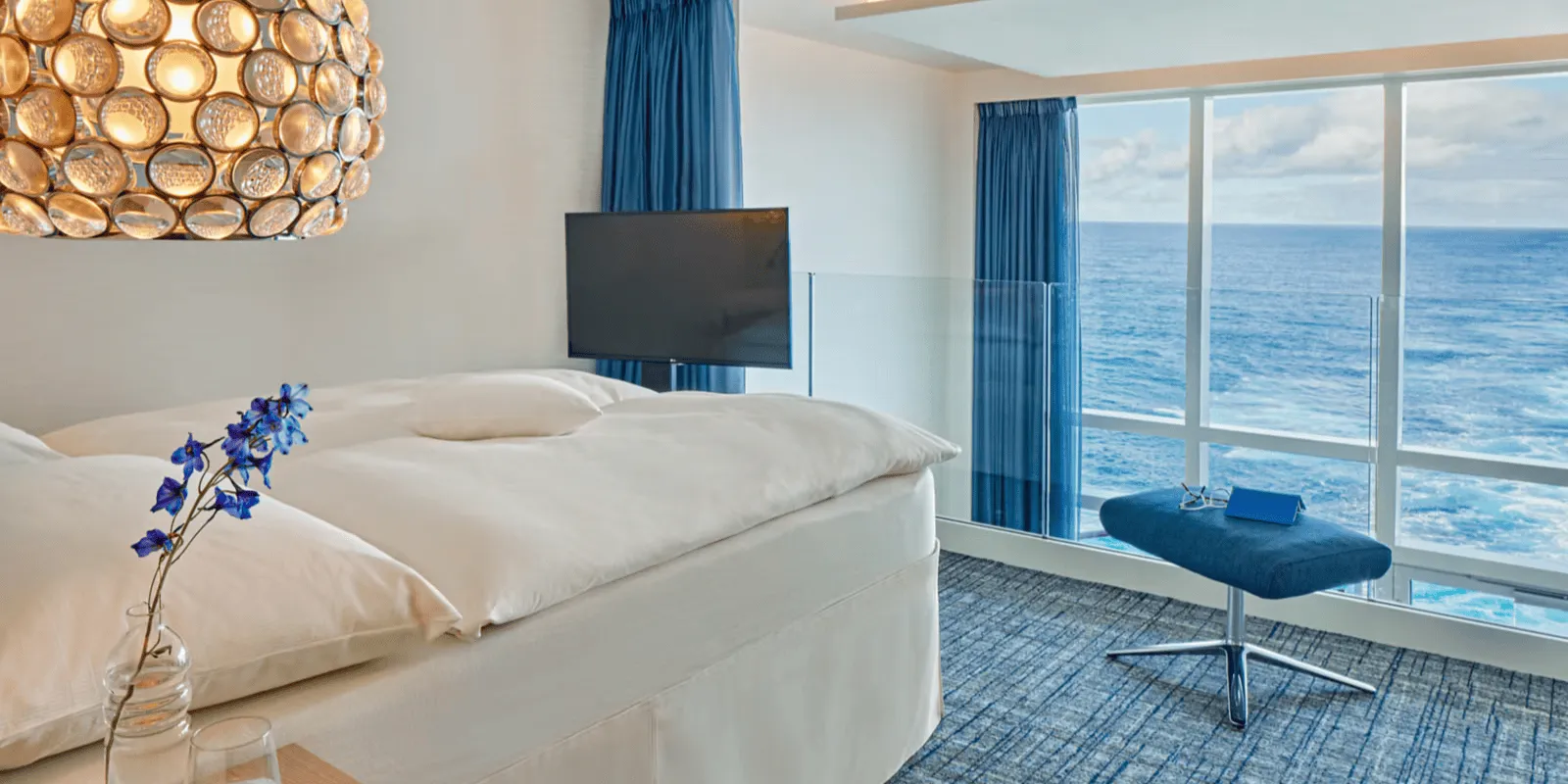 Penthouse Suite Bedroom AIDAcosma & AIDAnova